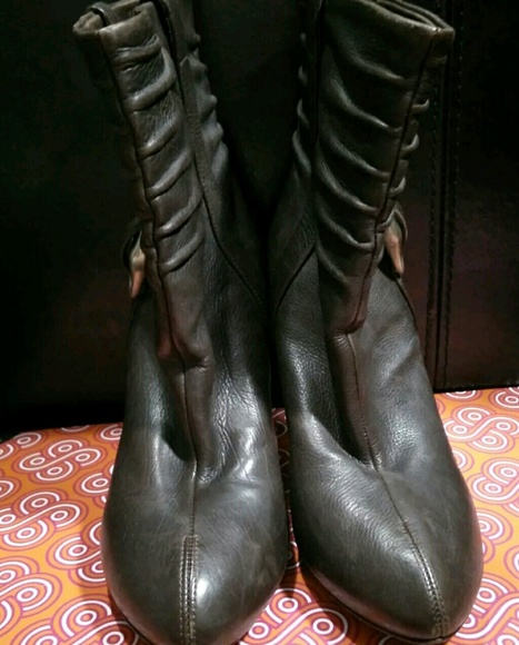 BOSS Hugo Boss Heeled Leather Ankle Boots 39 8.5 - Picture 2 of 8